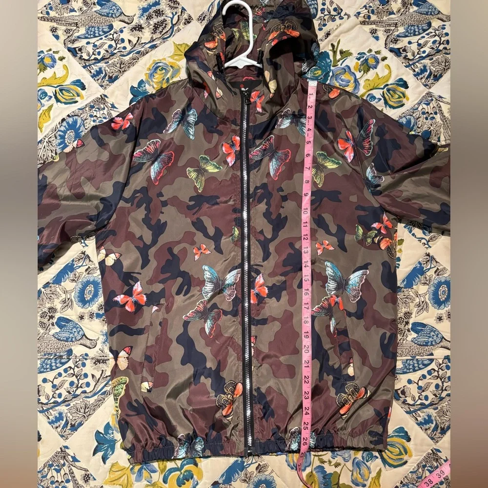 Butterfly Print Camouflage Windbreaker Jacket, Women’s Size Medium - Picture 5 of 7
